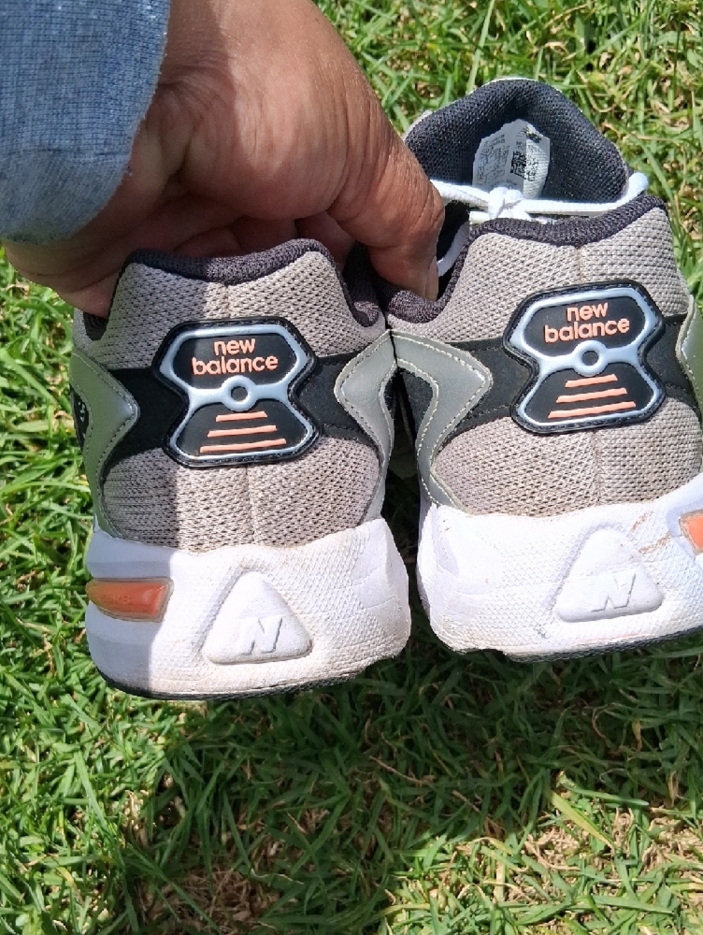 New Balance Silver and Gray 725 Running Sneakers - Picture 5 of 7